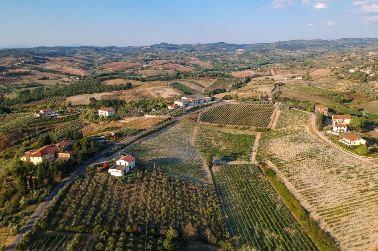 Agricamping Poggio Ai Pini Wine Camping Certaldo Exterior photo